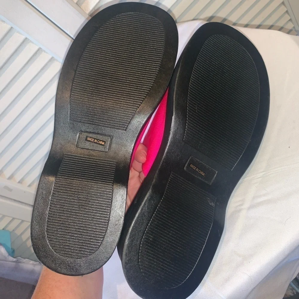 Bamboo Platform Sandals black and neon pink Women’s 8.5